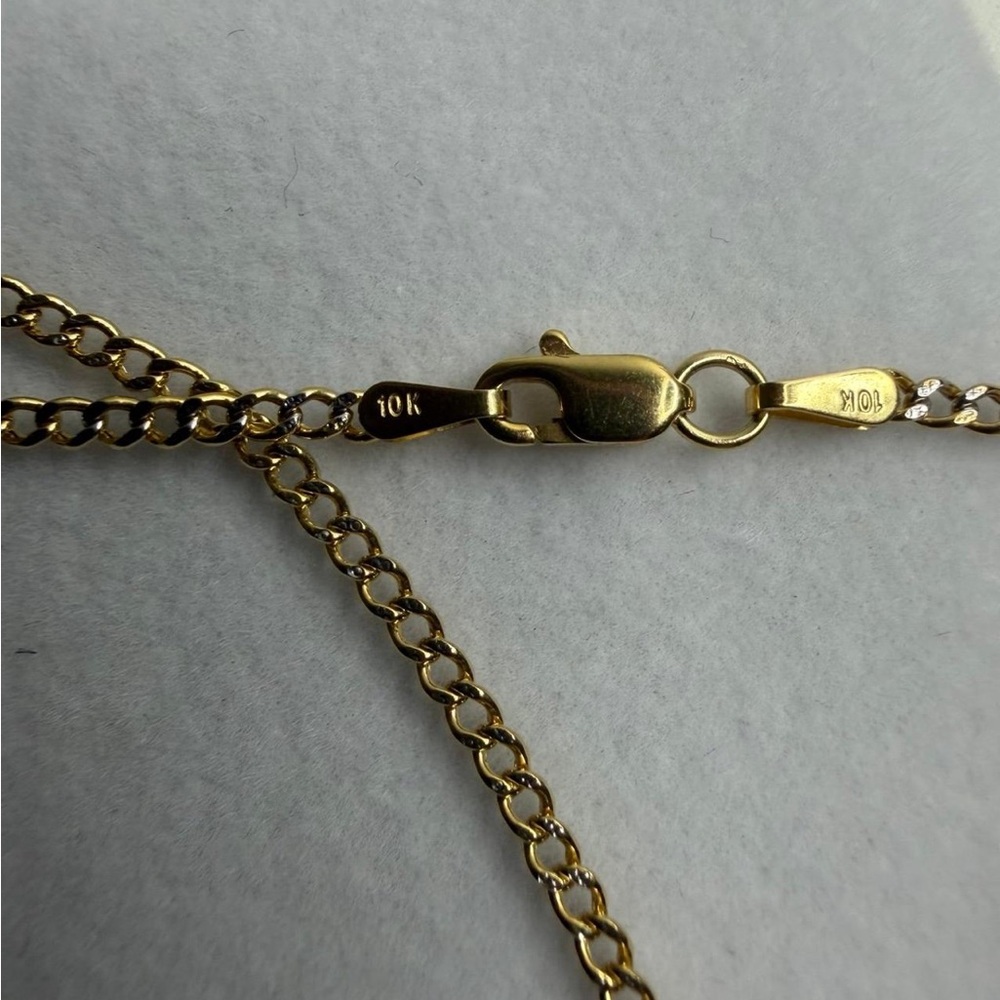 10k Gold Chain & Pendant - Picture 3 of 3